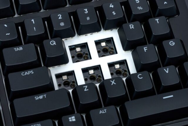 Kinesis Gaming Freestyle Edge RGB+ Keyboard - Image 5